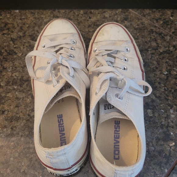 White low top Converse, women's size 7 - Picture 4 of 4